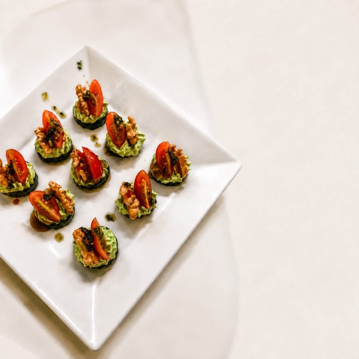 Canapés de pepino e creme de pistache