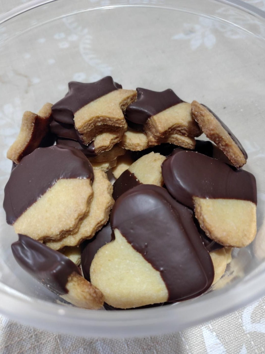 Amanteigados com banho de chocolate