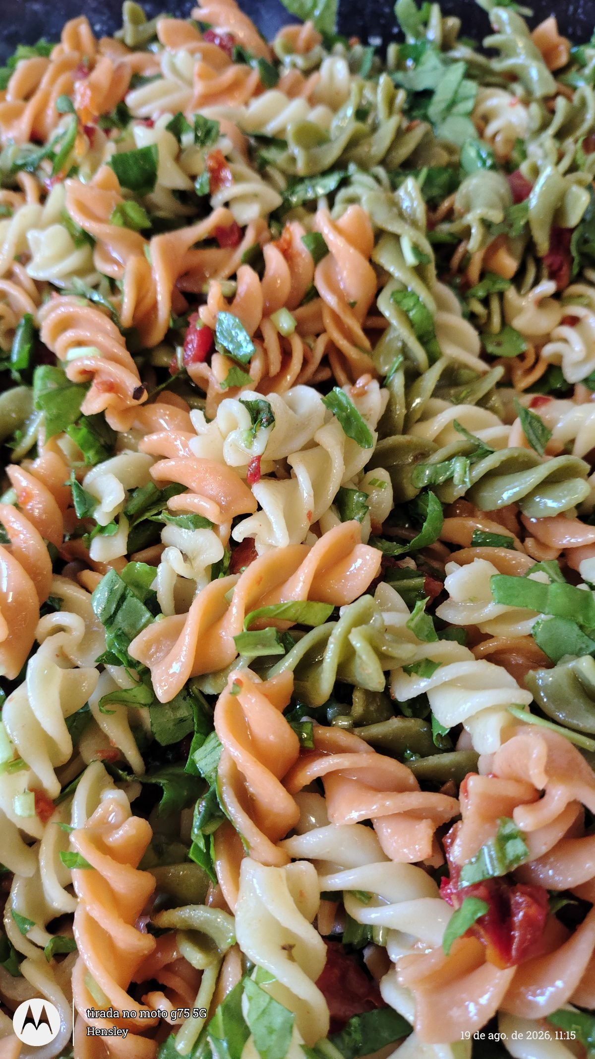 Fusilli com rúcula e tomate seco