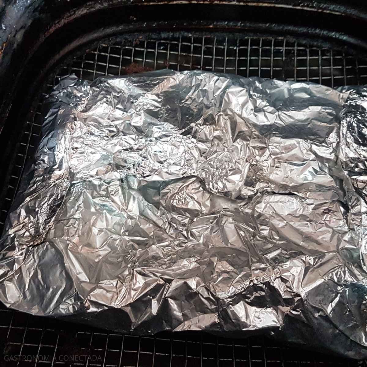 Pode Colocar Papel Alumínio na Air Fryer? A Resposta Completa