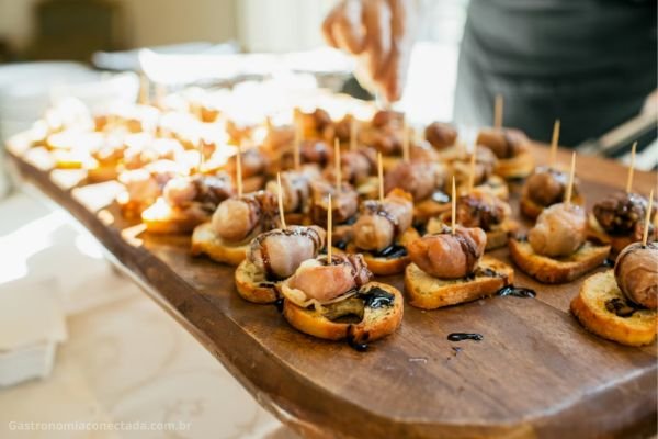 Finger foods para festas e eventos em bandeja elegante
