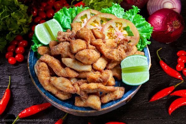 Petisco de boteco — mesa com variedade de petiscos