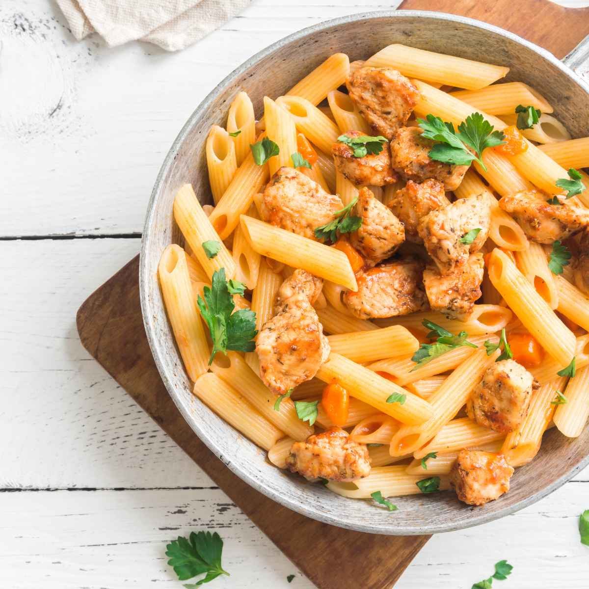 Macarrão com Frango — Por que o Frango Fica Seco no Molho e Como Evitar