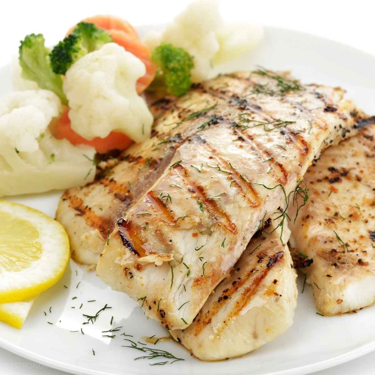Peixe Grelhado — Por que Ele Gruda na Grelha e Desmancha ao Virar