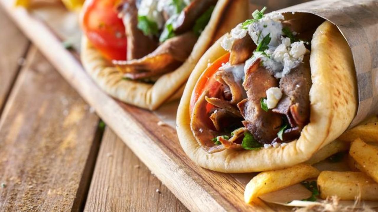 Kebab Caseiro Melhor que Lanchonete — O Segredo da Carne que Derrete na Boca