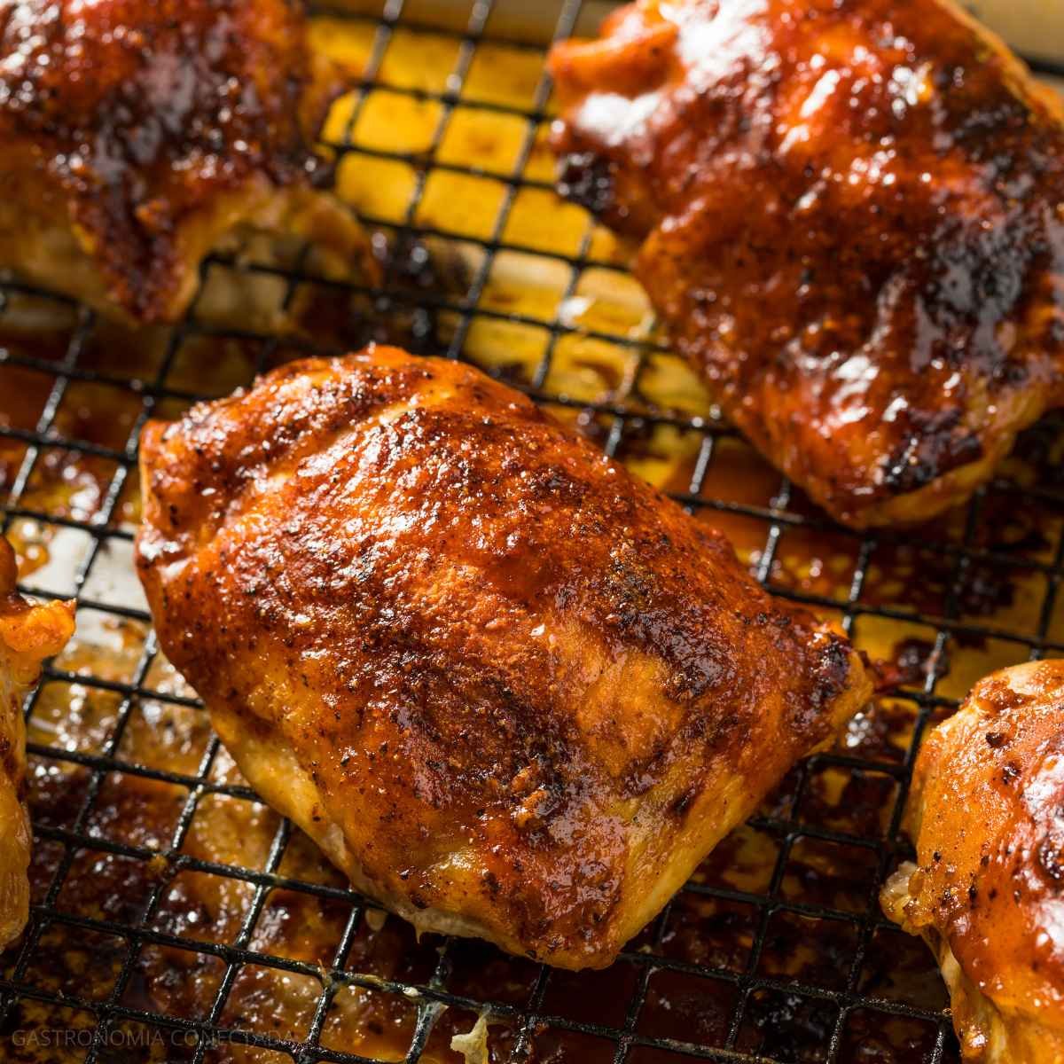 Sobrecoxa de Frango no Forno — Por que a Pele Fica Borrachuda e Como Deixar Crocante