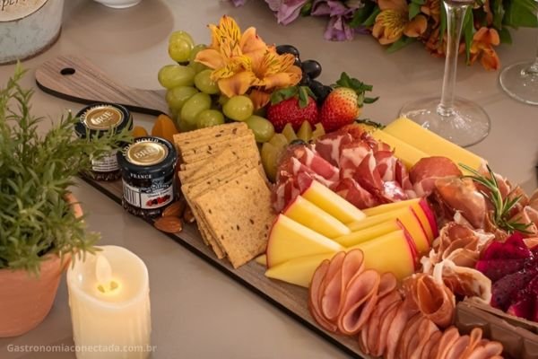 Tábua de Frios Sofisticada: Como Montar uma Tábua Chique e Elegante em Casa